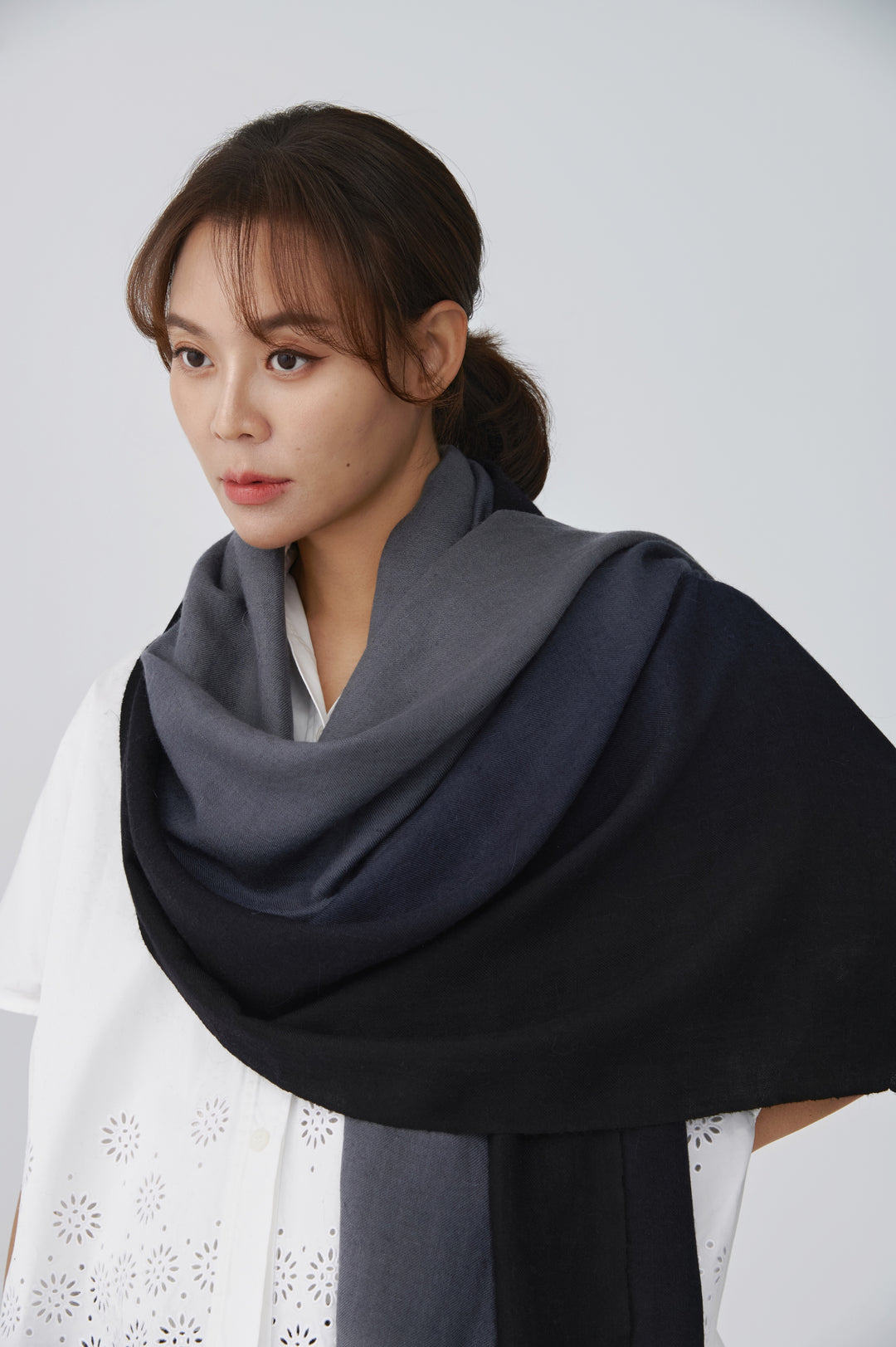 Éclipse Sable Cashmere Ombre Stole