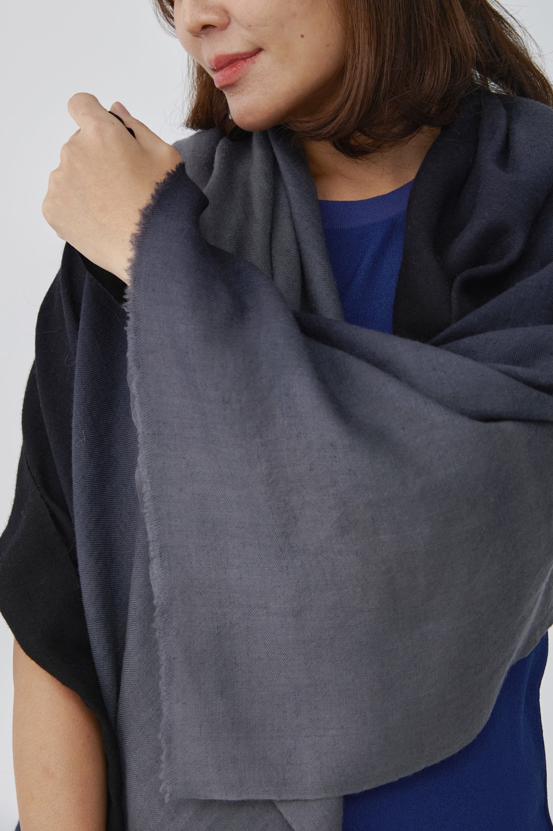 Éclipse Sable Cashmere Ombre Stole