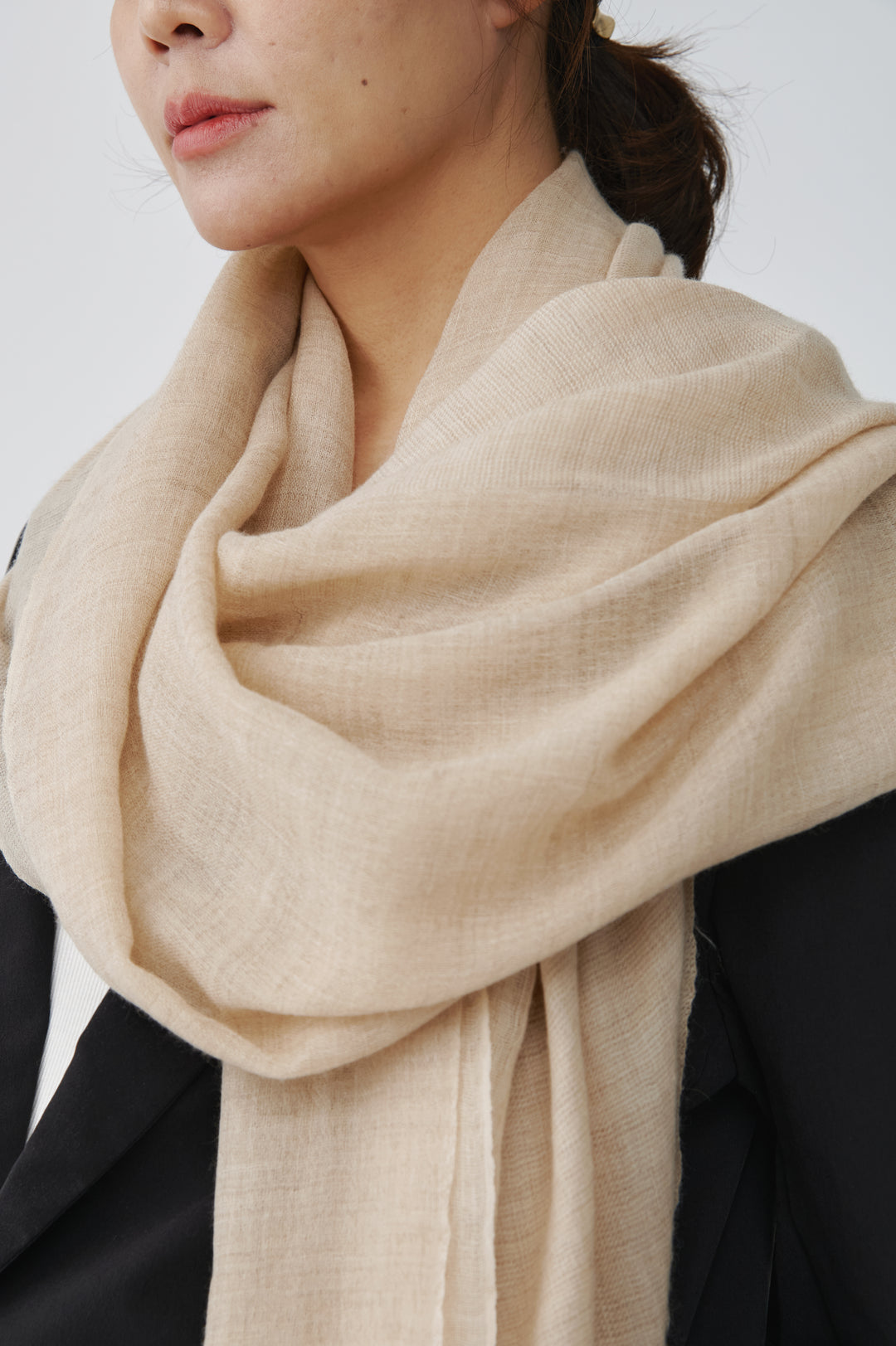 Sable Élancé Pashmina Y-Shape Stole – A Graceful Silhouette