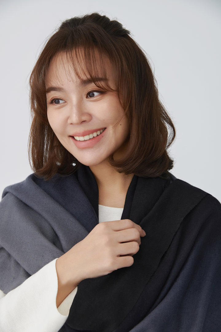 Éclipse Sable Cashmere Ombre Stole