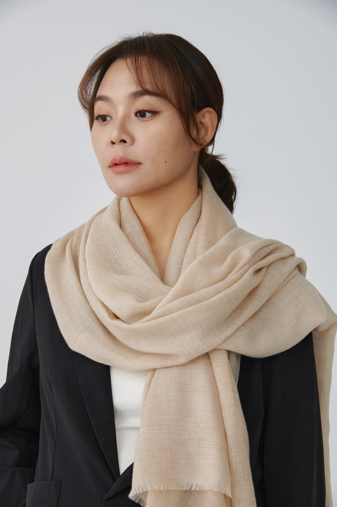 Sable Élancé Pashmina Y-Shape Stole – A Graceful Silhouette