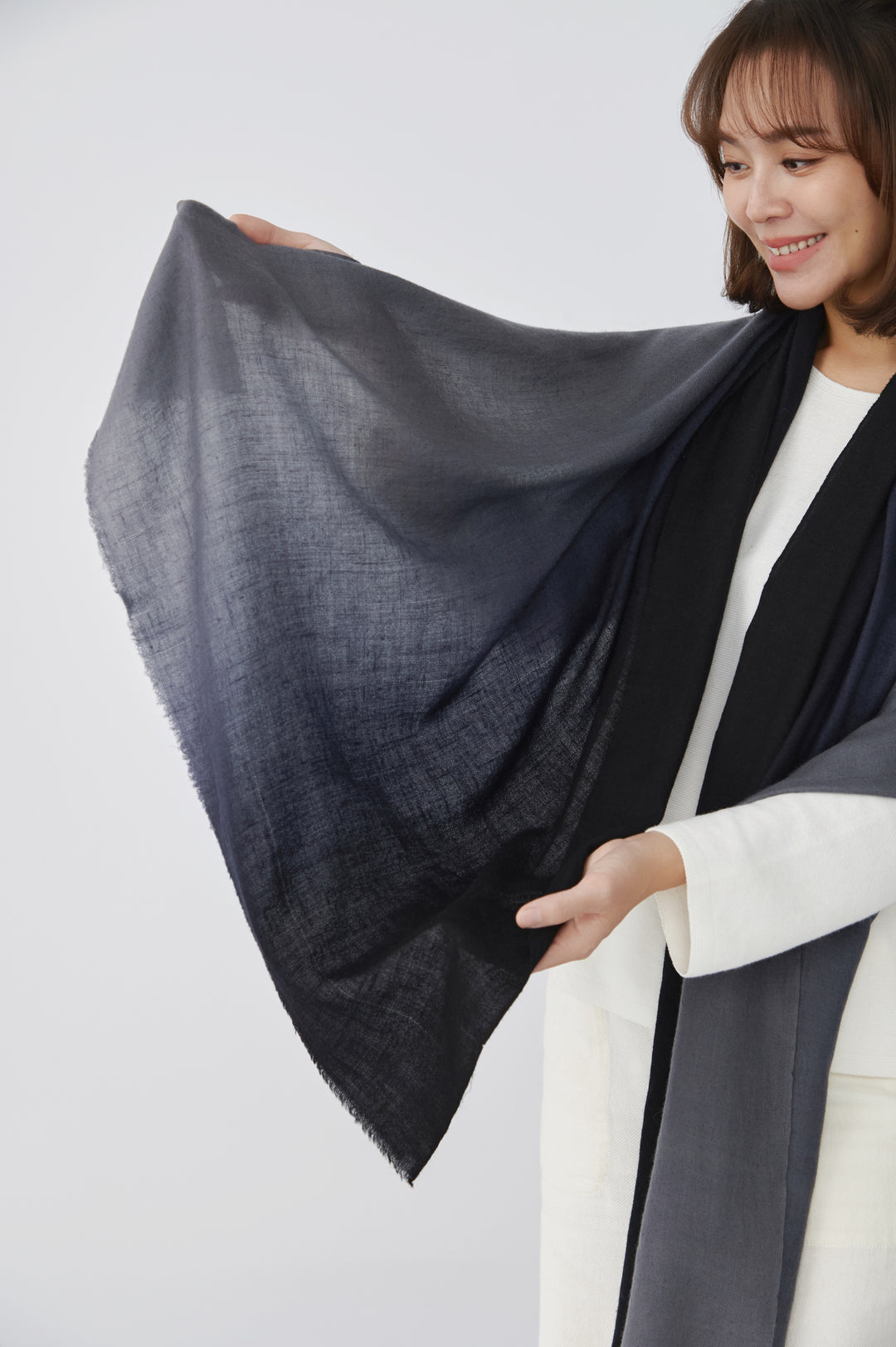Éclipse Sable Cashmere Ombre Stole
